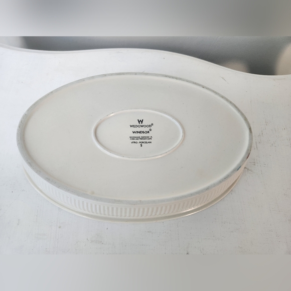Wedgewood Windsor White Casserole Dish 12.25" - Excellent Condition - Picture 3 of 4